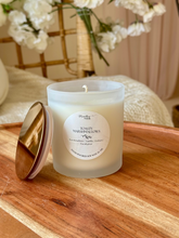 Load image into Gallery viewer, Toastymarshmallowssoycandle3
